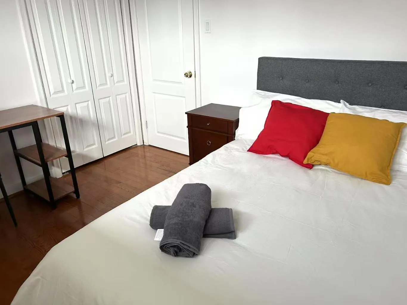 Comfortable Stay Room Close To Lawrence Ave E Restaurants And Markets Toronto Guest house