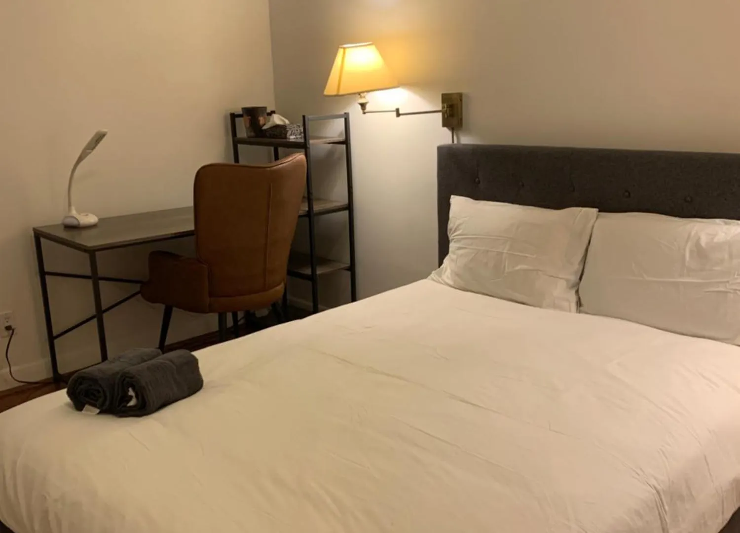 Comfortable Stay Room Close To Lawrence Ave E Restaurants And Markets location